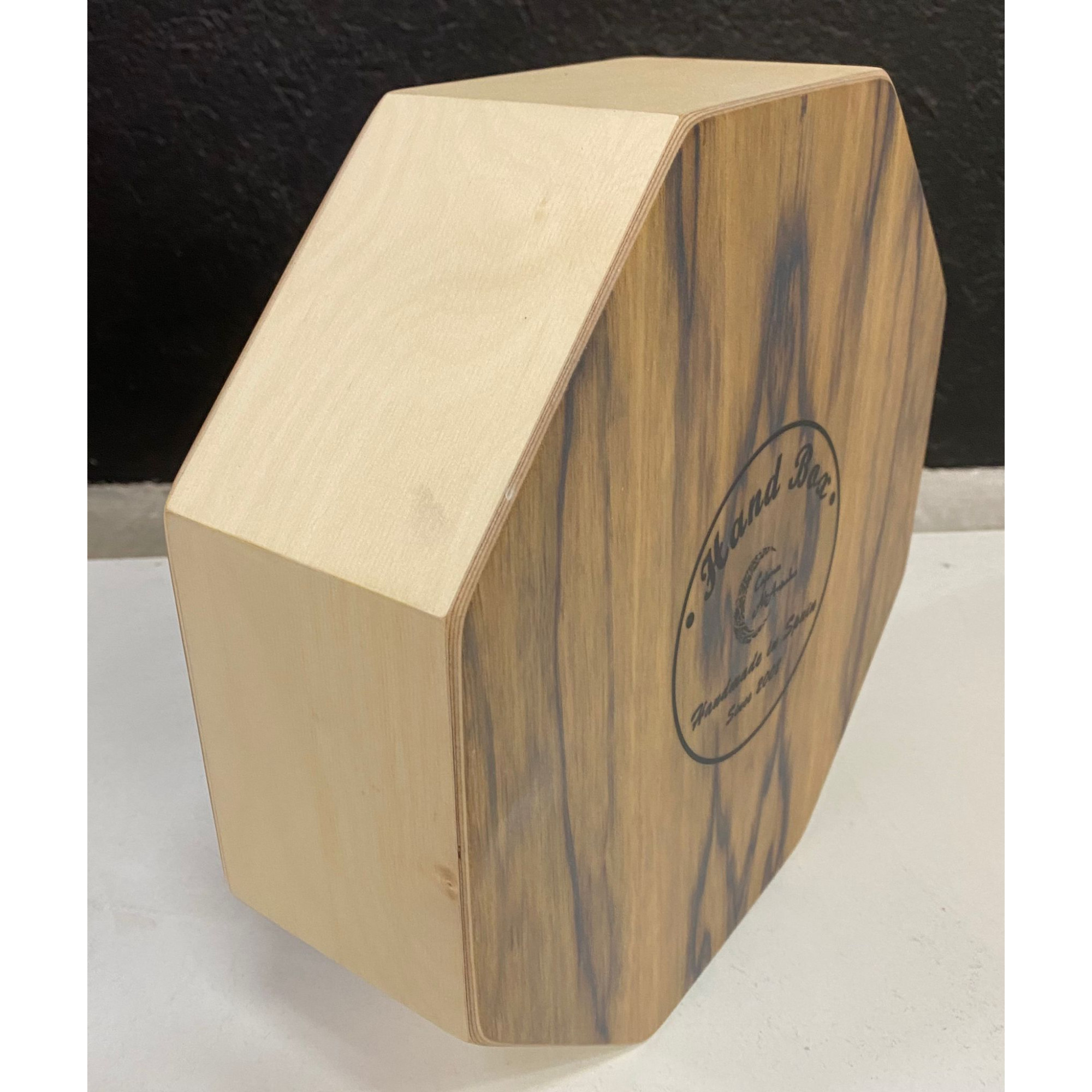 Al Andalus - Cajon : "Hand Box" (ambrée) Al Andalus - Cajon : "Hand Box" (ambrée)